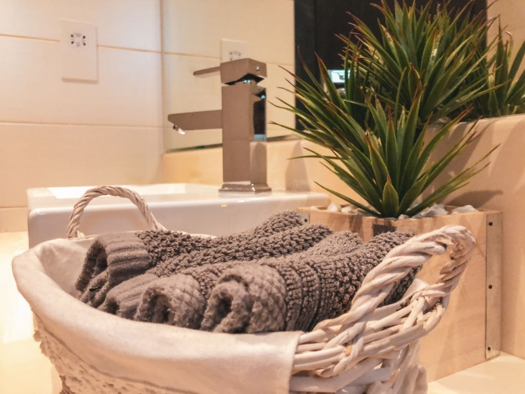 Basket with towels in it