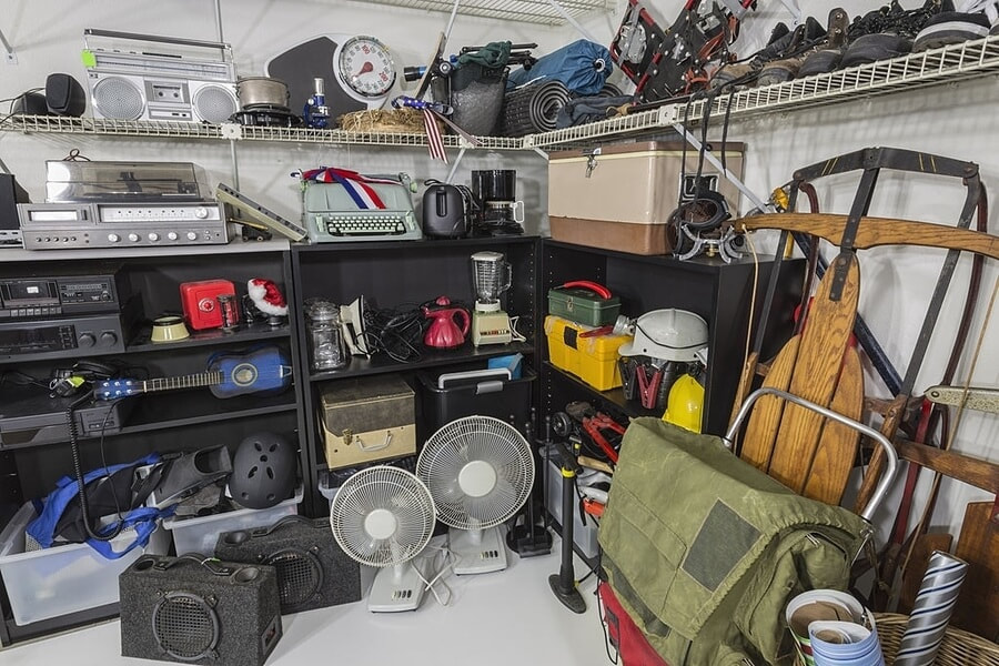 picture of garage with stuffs that is not used anymore