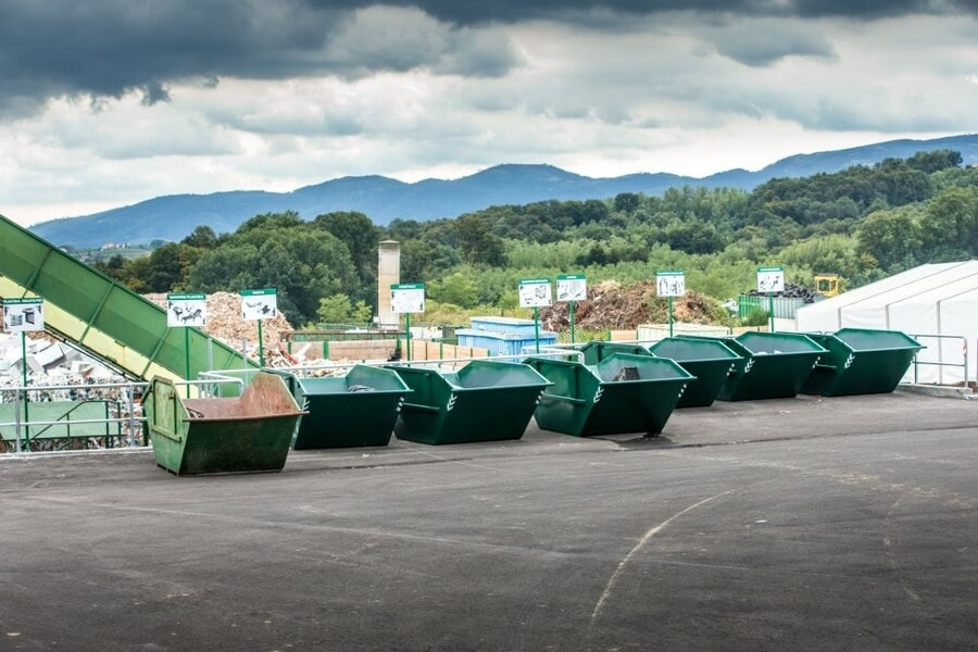a picture of dumpsters that is ready to rent in amherst ny
